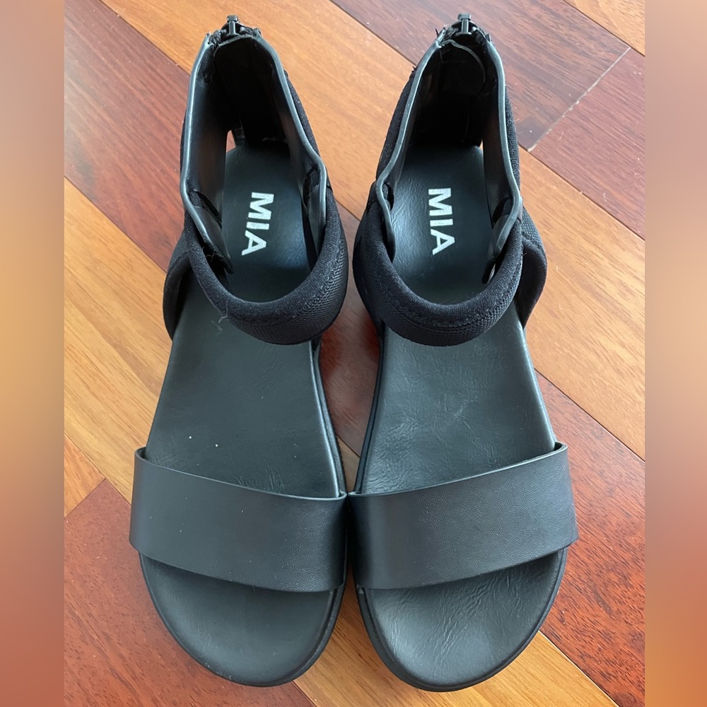 MIA Black Reed Platform Sandals